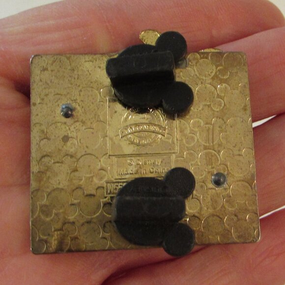 Disney Pins Oswald Holding American Flag / Oswald "Full O Hops" - 2014 - Picture 5 of 12